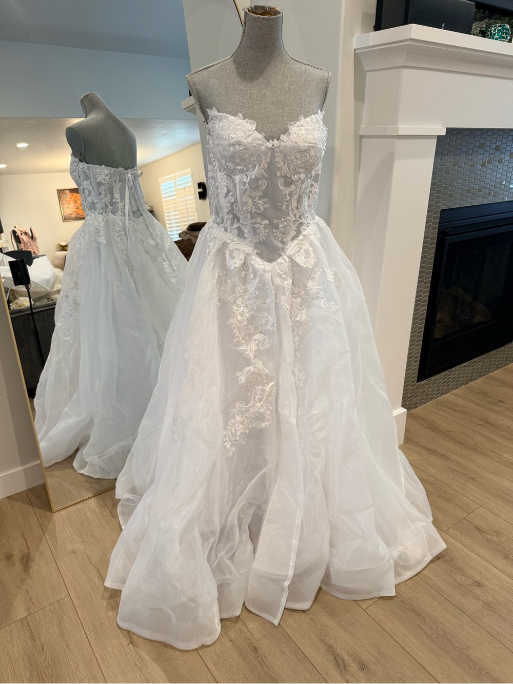 Romantic Strapless White Lace Appliqué Ball Gown